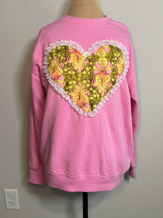 Tops - Pink Heart Appliqué Sweatshirt